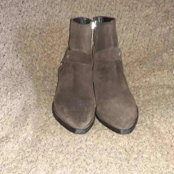 MA&LO-Italy-Laiss-Dark Brown Suede Ankle Booties-Side Zip-Studs-Sz 9-Near Mint - Picture 3 of 7